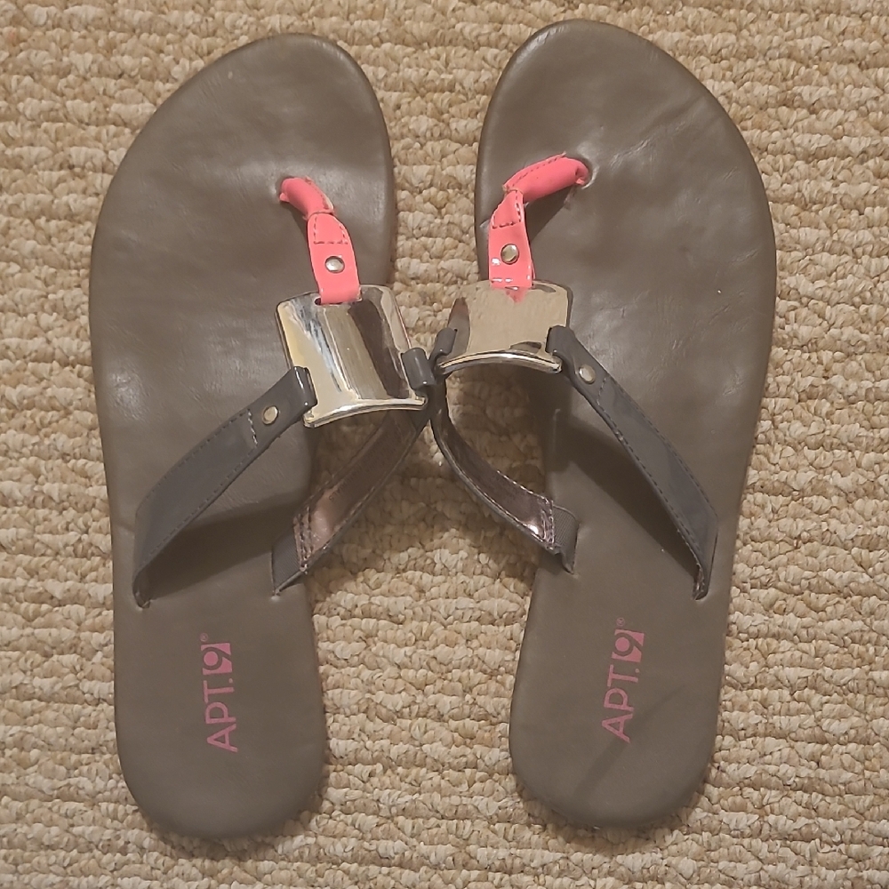 Apt. 9 Women's Sandals in Brown with Pink Highlights